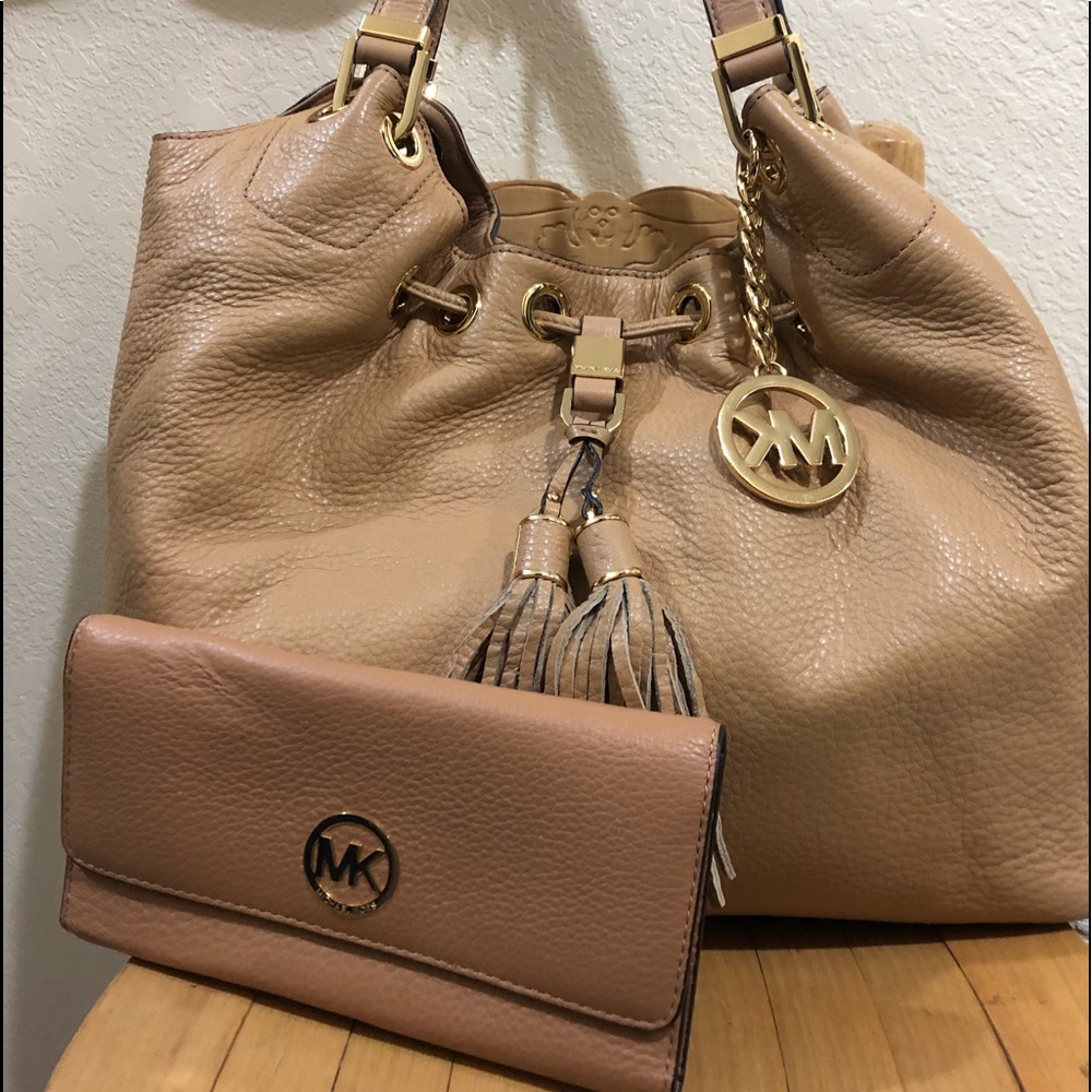 Michael Kors Purse with wallet and dust bag